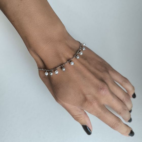 Silver bracelet with pearls