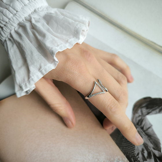 Срібна каблучка з фіанітами 0.36ct
