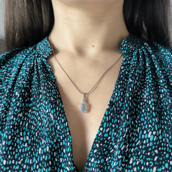 Срібна підвіска з топазом 1.768ct, фіанітами
