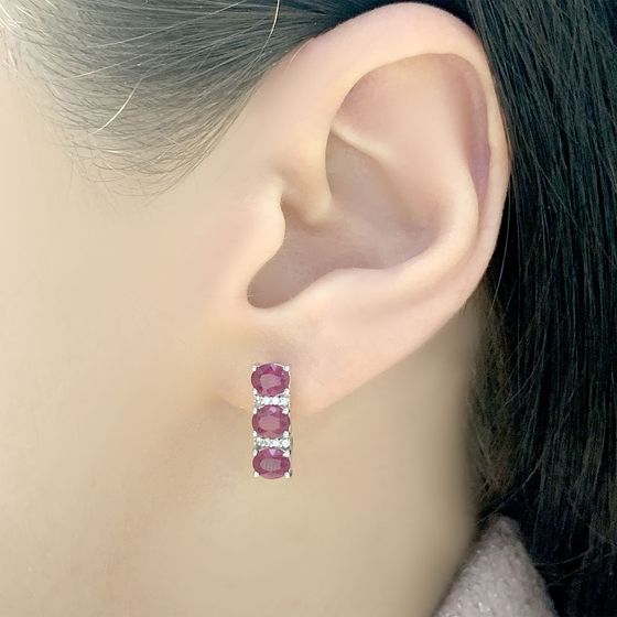 Silver Earrings with a 2.977-carat Ruby