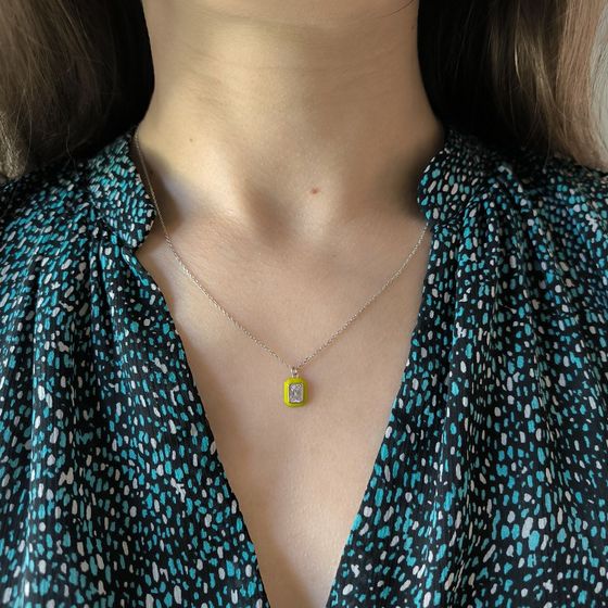 Серебряное колье с фианитами, емаллю