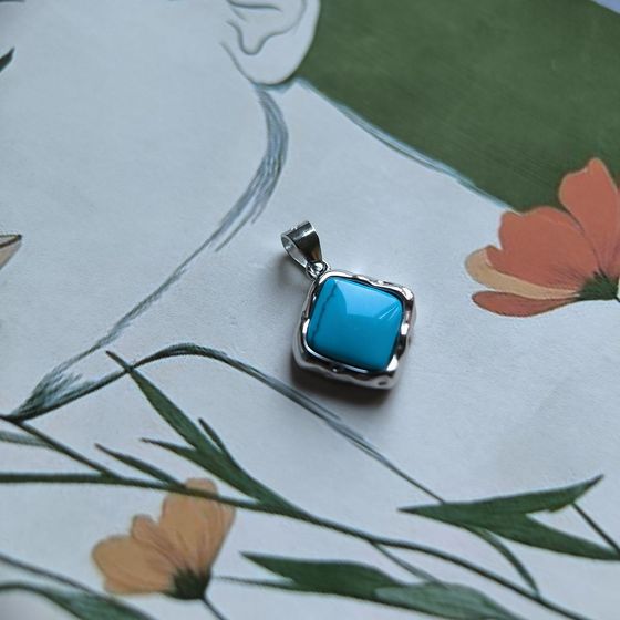 Silver pendant with turquoise