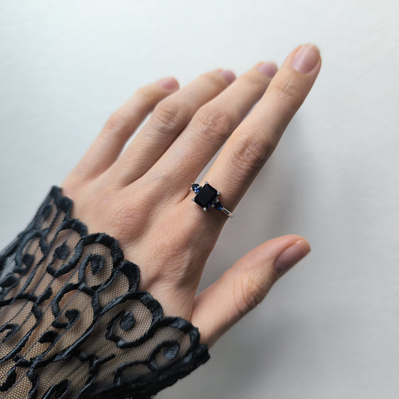 Silver ring with sapphire nano 1.547ct