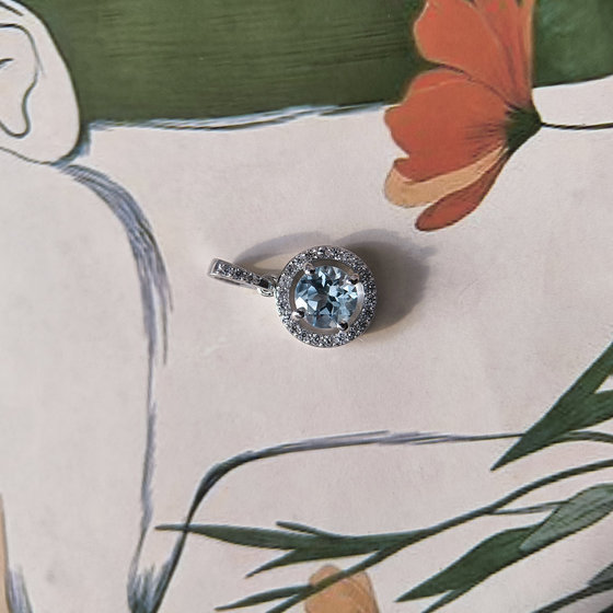 Silver pendant with a 1.3-carat topaz and cubic zirconia