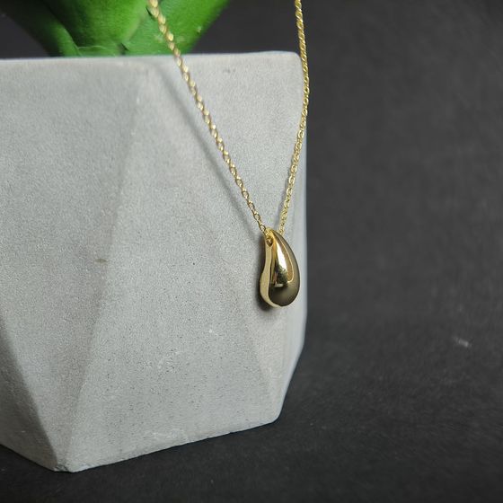 Silver necklace without stones