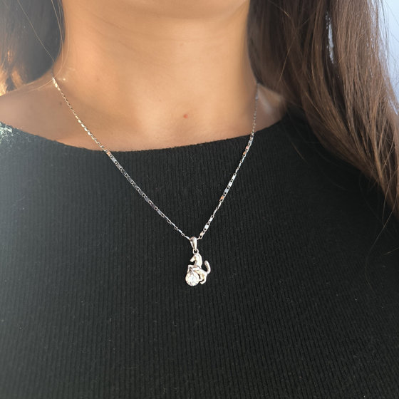 Silver pendant with cubic zirconia