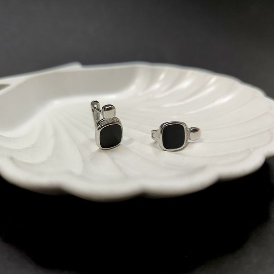 Silver earrings with onyx