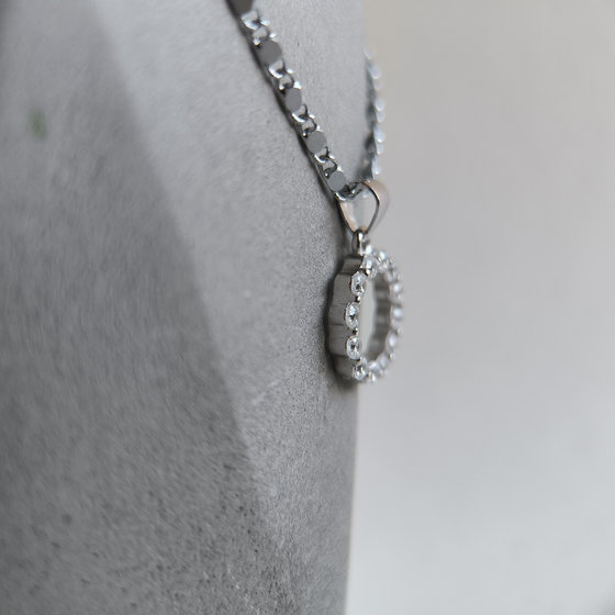 Silver pendant with cubic zirconia