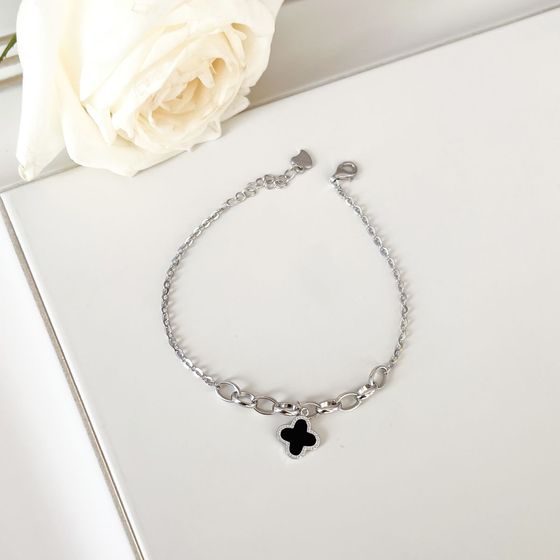 Silver bracelet with yemallu