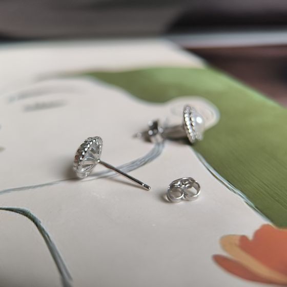 Silver earrings with pearls, fianites