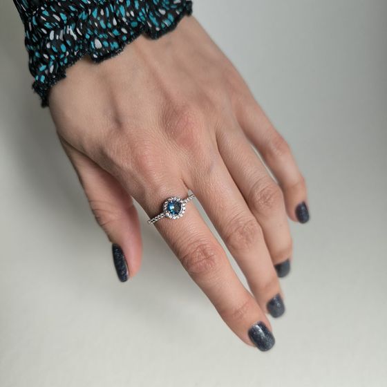 Silver ring with a 0.75-carat mystic topaz