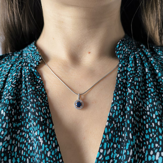 Silver pendant with 1.356ct sapphire, cubic zirconia