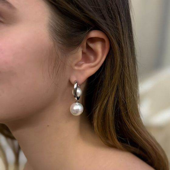 Silver earrings with pearls