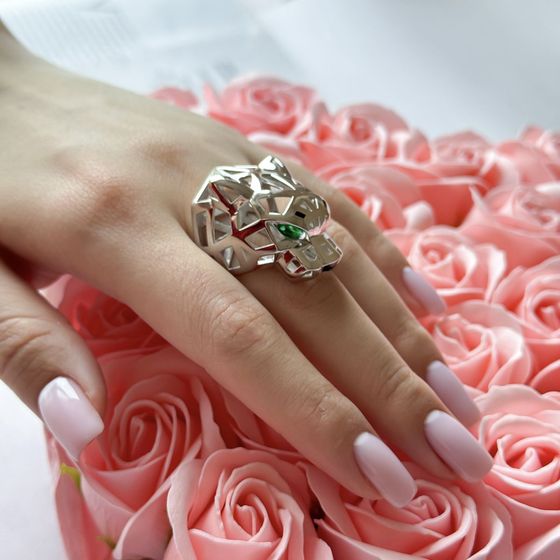 Silver ring with phianites, semallu