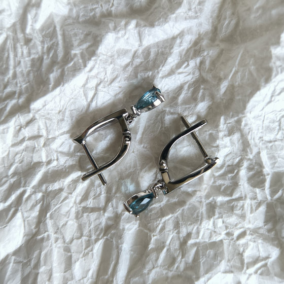 Серебряные серьги с топазом Лондон Блю 1.025ct