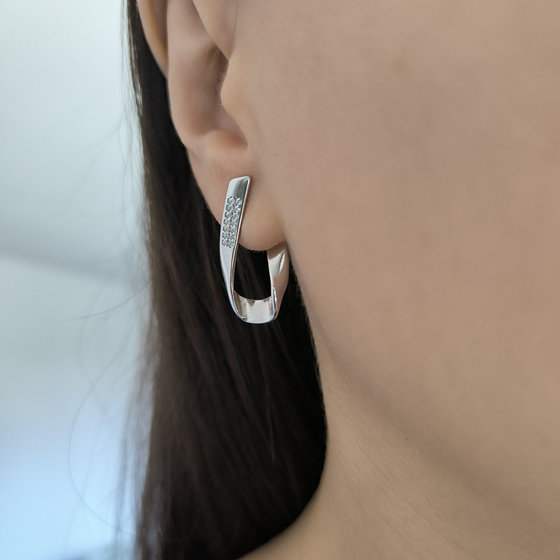 Silver earrings with cubic zirconia