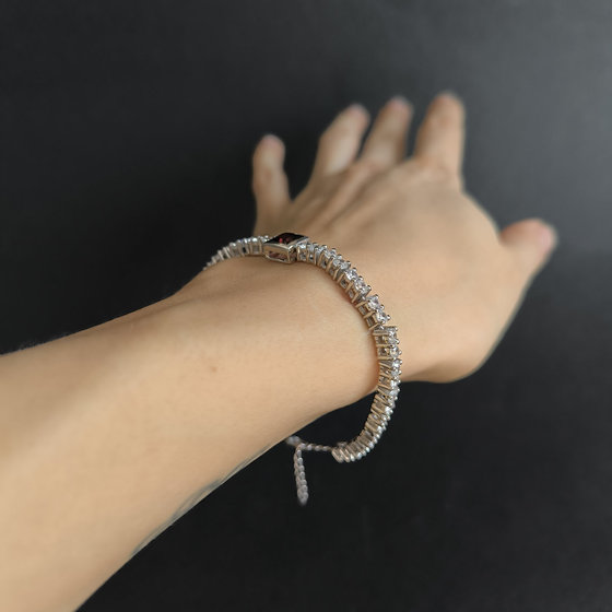 Silver bracelet with garnet 10.017ct