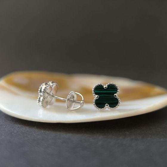 Silver earrings with malachite