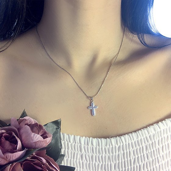 Silver cross with phianites