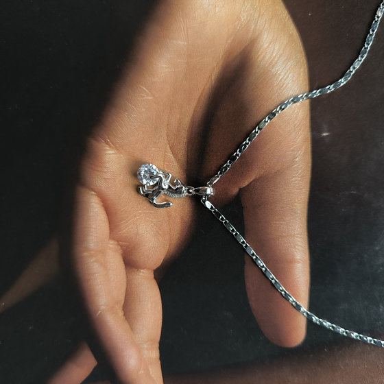Silver pendant with cubic zirconia