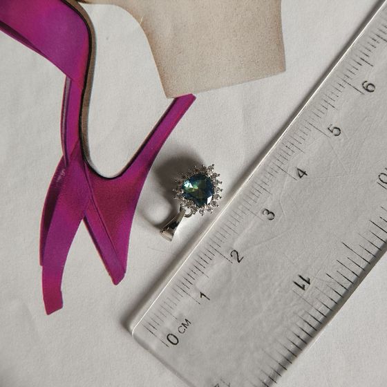 Silver pendant with a 0.801-carat mystic topaz