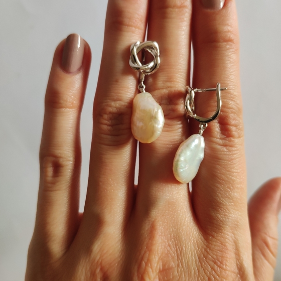 Silver earrings with baroque pearls
