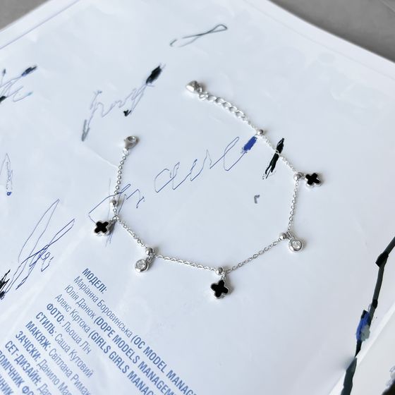 Silver bracelet with yemallu, phianites