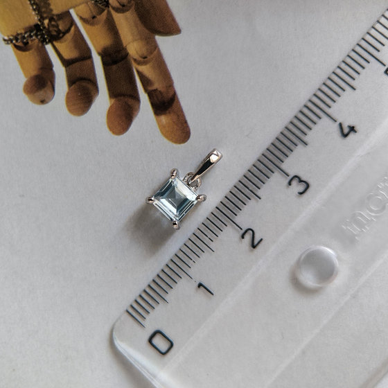 Silver pendant with 0.83ct topaz