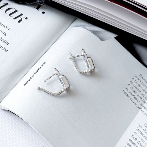 Silver Earrings with a 3.475-carat Topaz