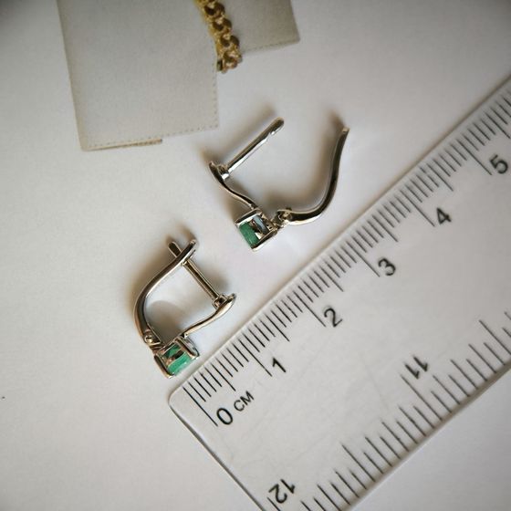 Silver earrings with a 0.8-carat emerald