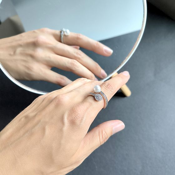 Silver ring with pearls, fianites