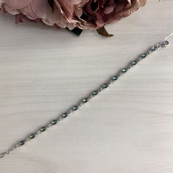 Silver bracelet with a 4.838-carat mystic topaz