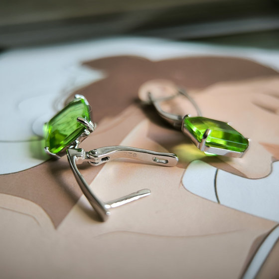 Срібні сережки з хризолітом 8,505 карата