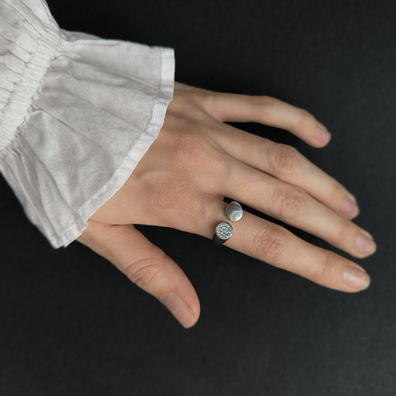 Срібна каблучка з фіанітами 0.21ct