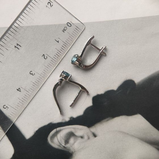 Серебряные серьги с топазом Лондон Блю 1.025ct