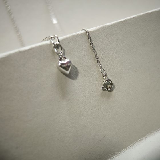 Silver necklace with mother-of-pearl