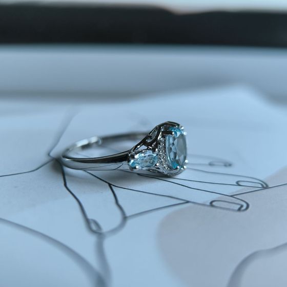 Серебряное кольцо с топазом 2.048ct