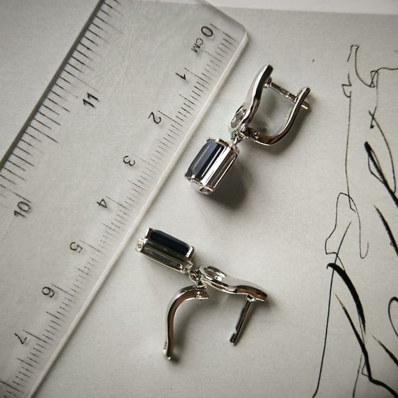 Silver earrings with sapphire 5.218ct