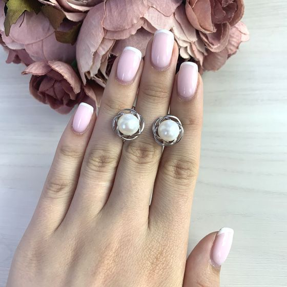 Silver earrings with pearls