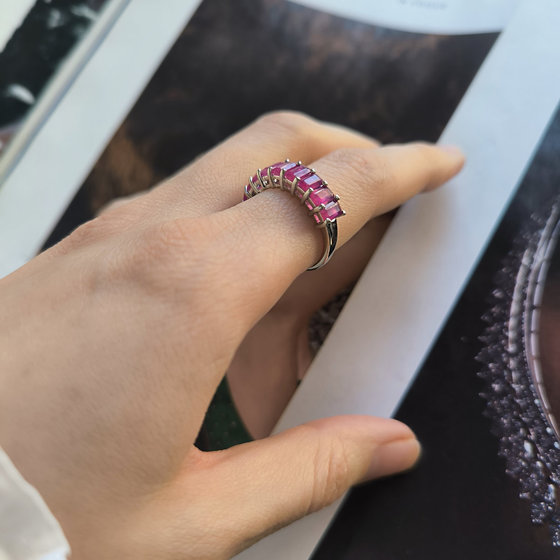 Silver ring with a 3.552ct ruby
