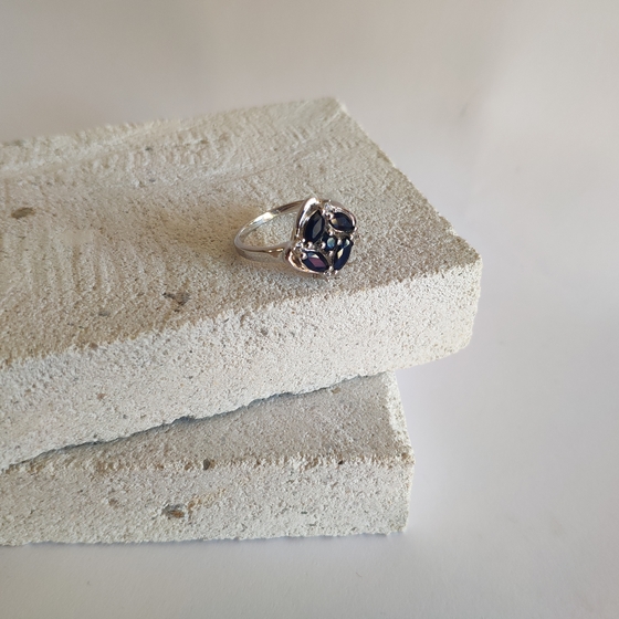 Sterling silver ring with sapphire 1.31ct, fianites