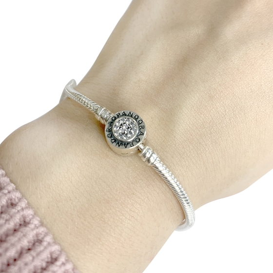 Silver bracelet with phianites