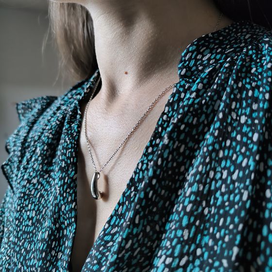 Срібне кольє без каменів