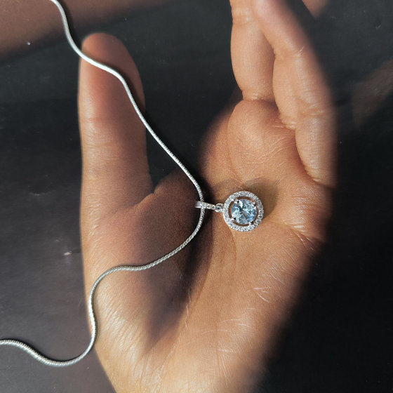 Silver pendant with a 1.3-carat topaz and cubic zirconia