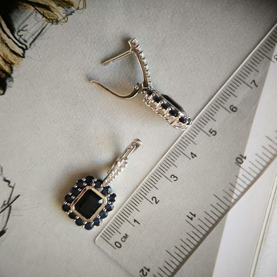 Серебряные серьги с сапфиром 10.745ct, фианитами