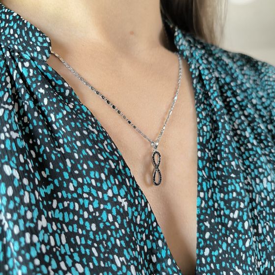 Silver pendant with phianites