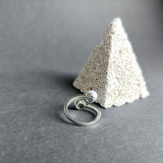 Silver ring with pearls, fianites
