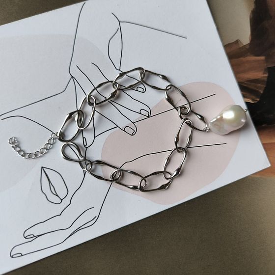 Silver bracelet with baroque pearls