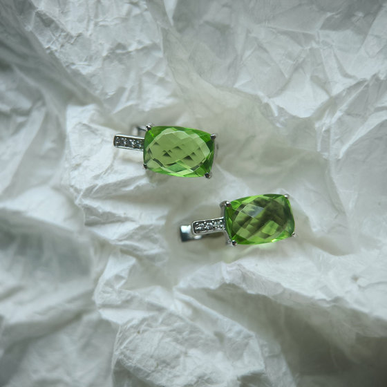 Silver Earrings with a 6.28-carat Chrysolite