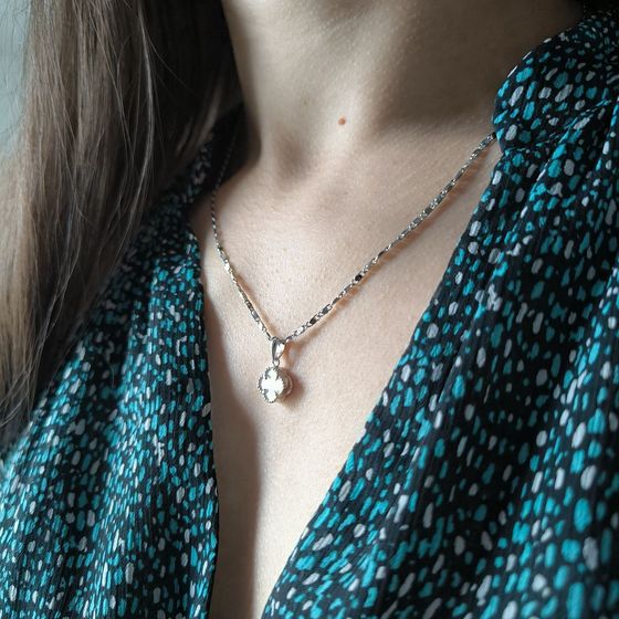 Silver pendant with mother-of-pearl